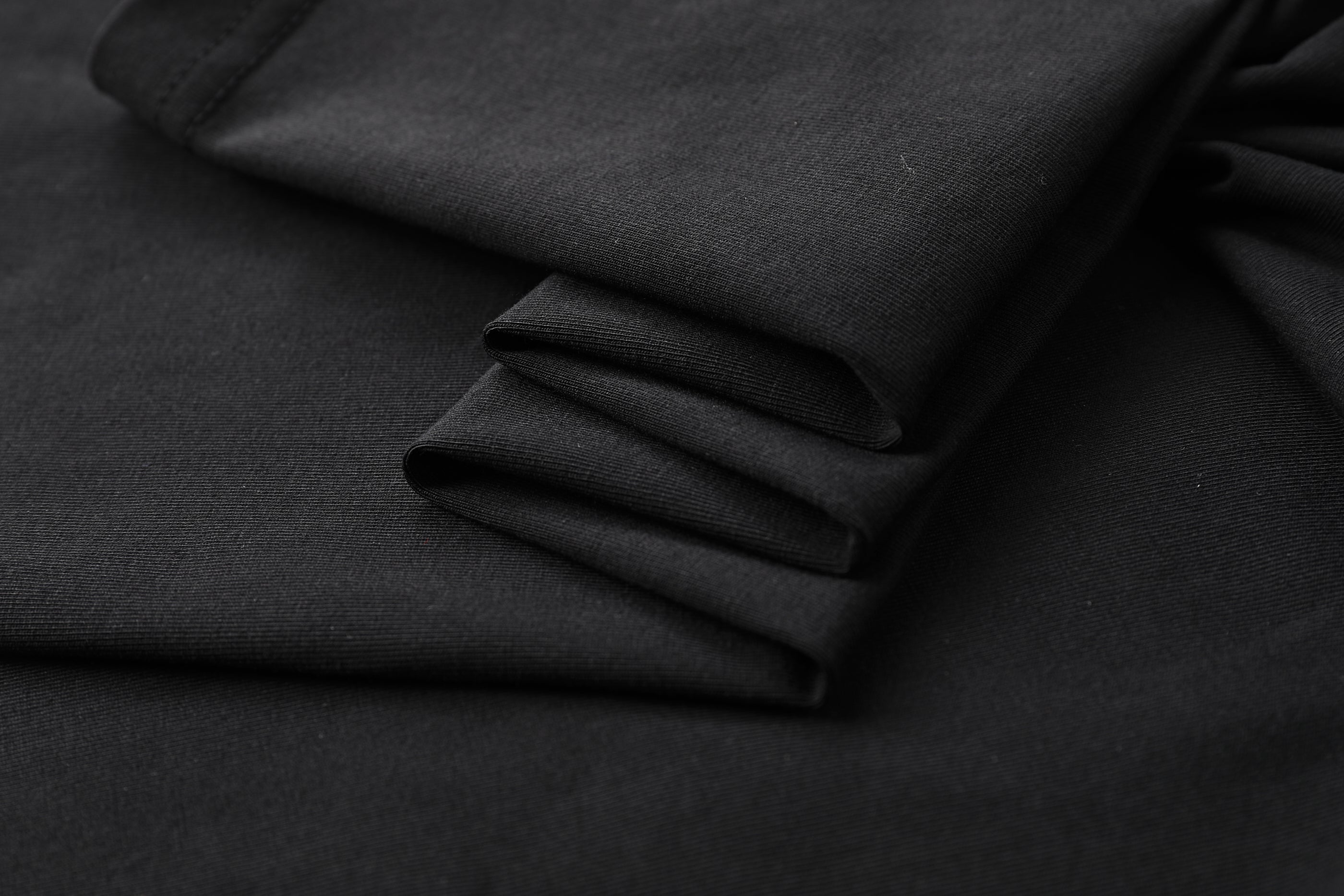 Regular fit black sofs travel