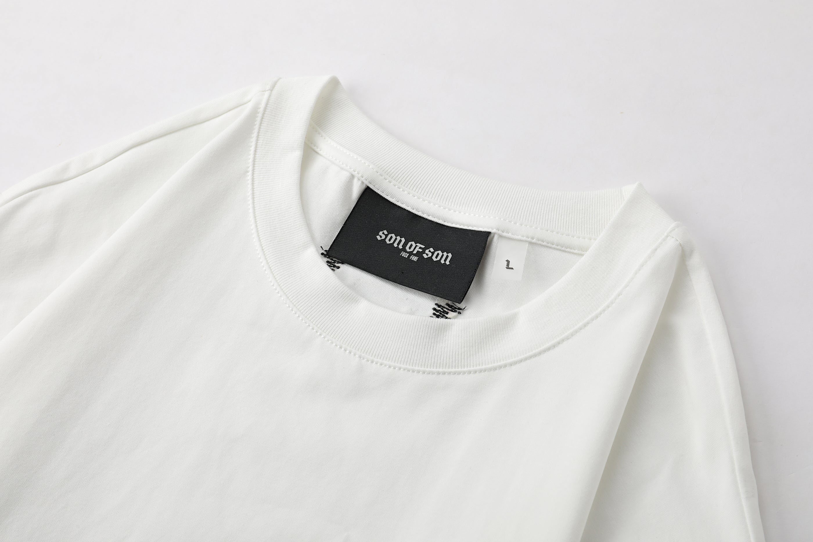 Regular fit white critical mission