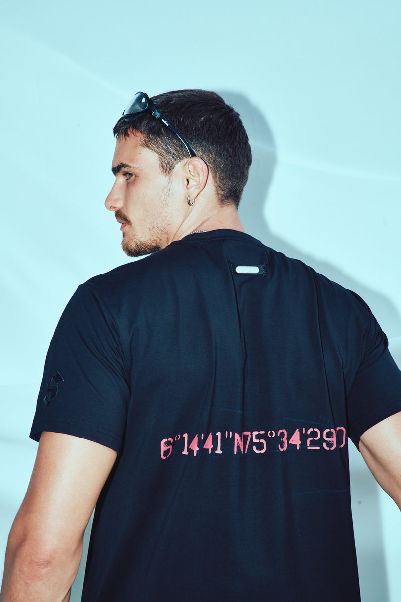 Regular fit black sofs travel