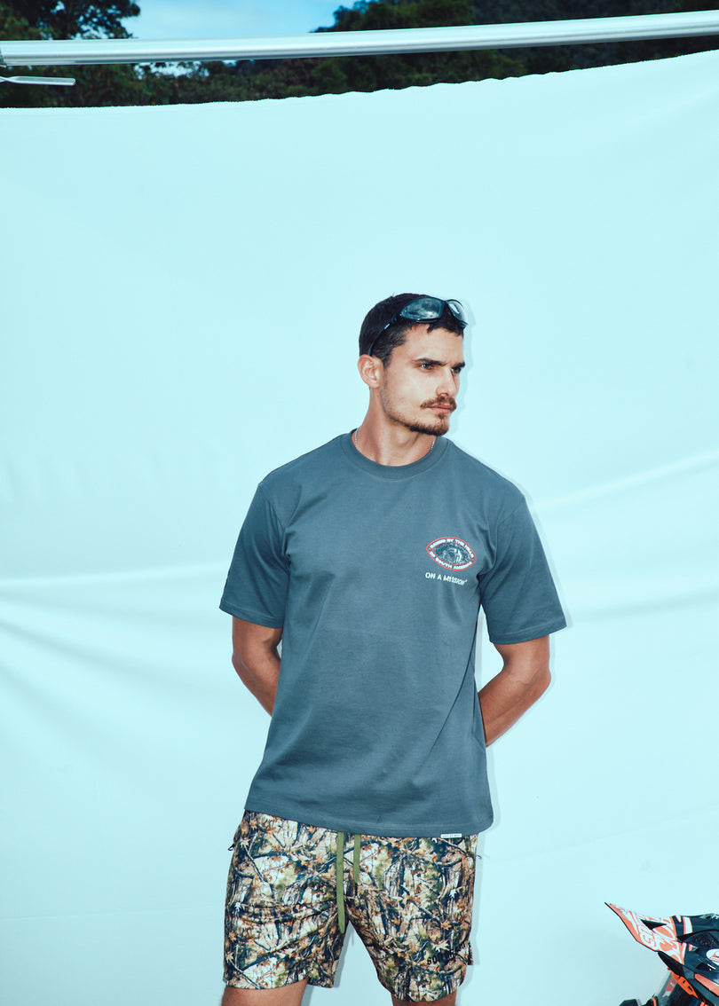 Raised by the hills Oversized T-Shirt — Grey — vista 11