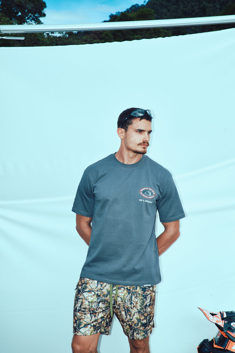 Raised by the hills Oversized T-Shirt — Grey — vista 11