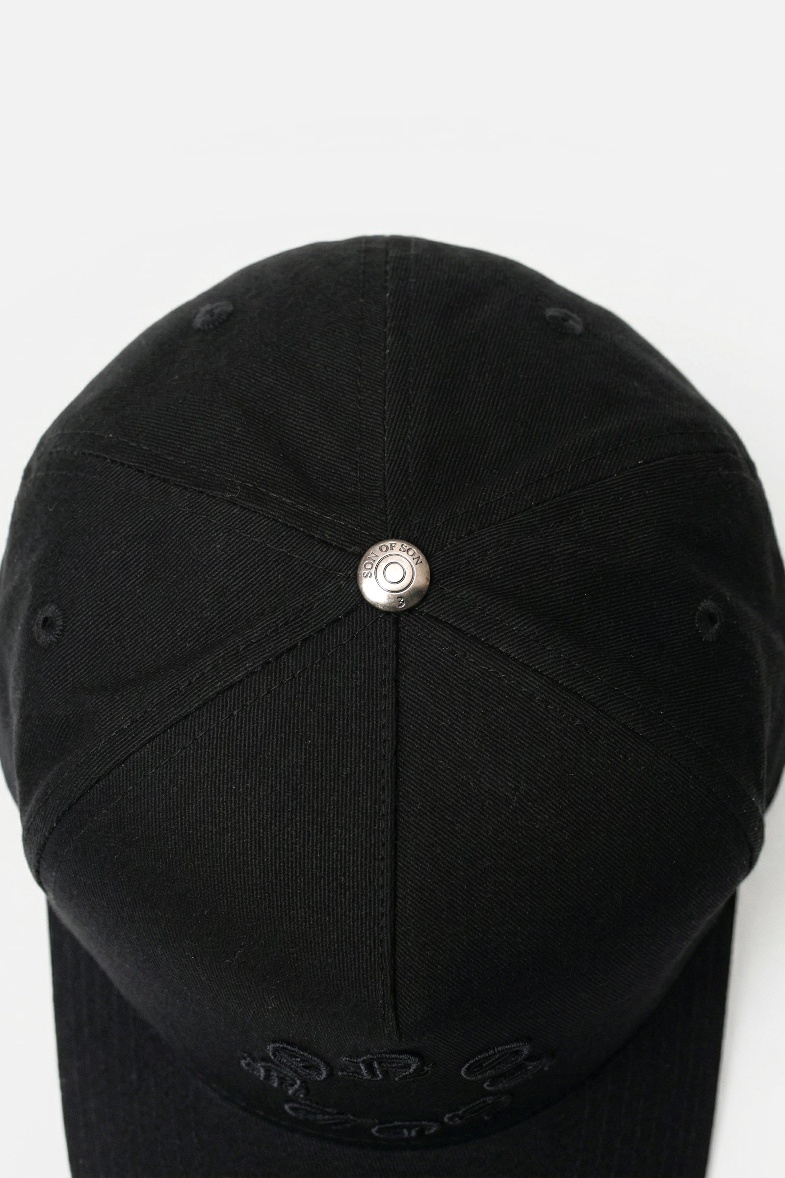 Special Edition Cap — Black on Black — vista 5