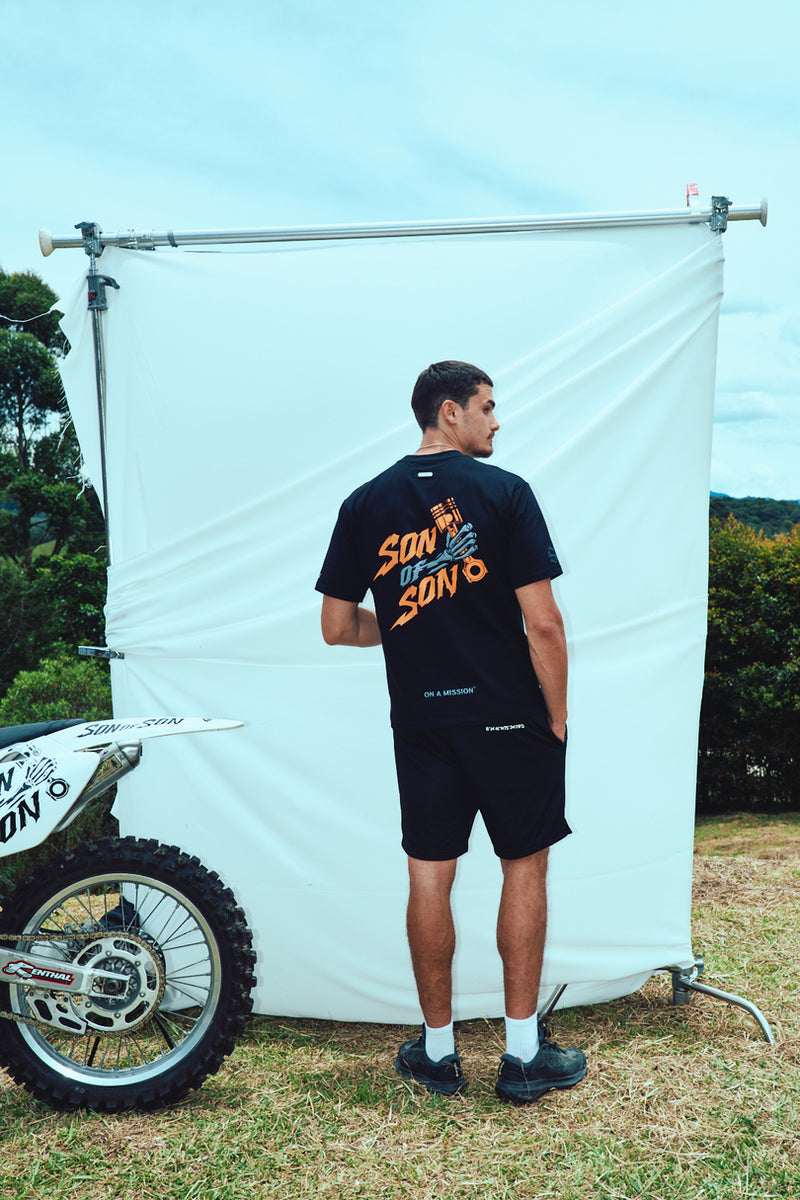 FAST N' SOFS Oversized Tee — Black / Orange — vista 2