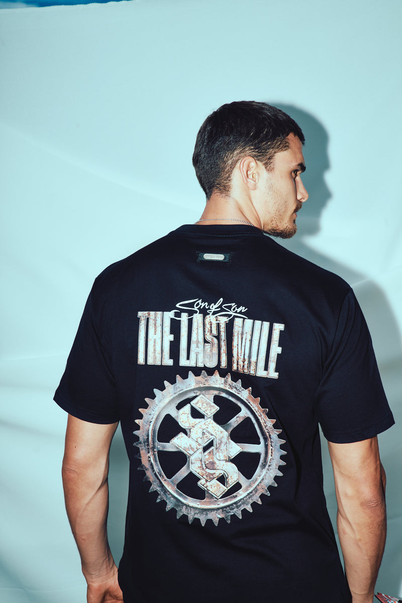 The Last Mile Oversized T-Shirt — Black — vista 2