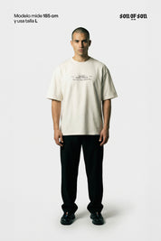 Winchester Oversized T-Shirt — Cream — vista 4